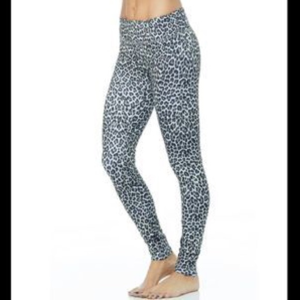 Kira Grace “Flirt” legging - size S